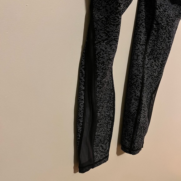 Lululemon pants - perfect condition - Picture 3 of 5